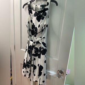 ‼️ PRICE DROP ‼️ Jessica Howard Black and White Floral Midi Dress